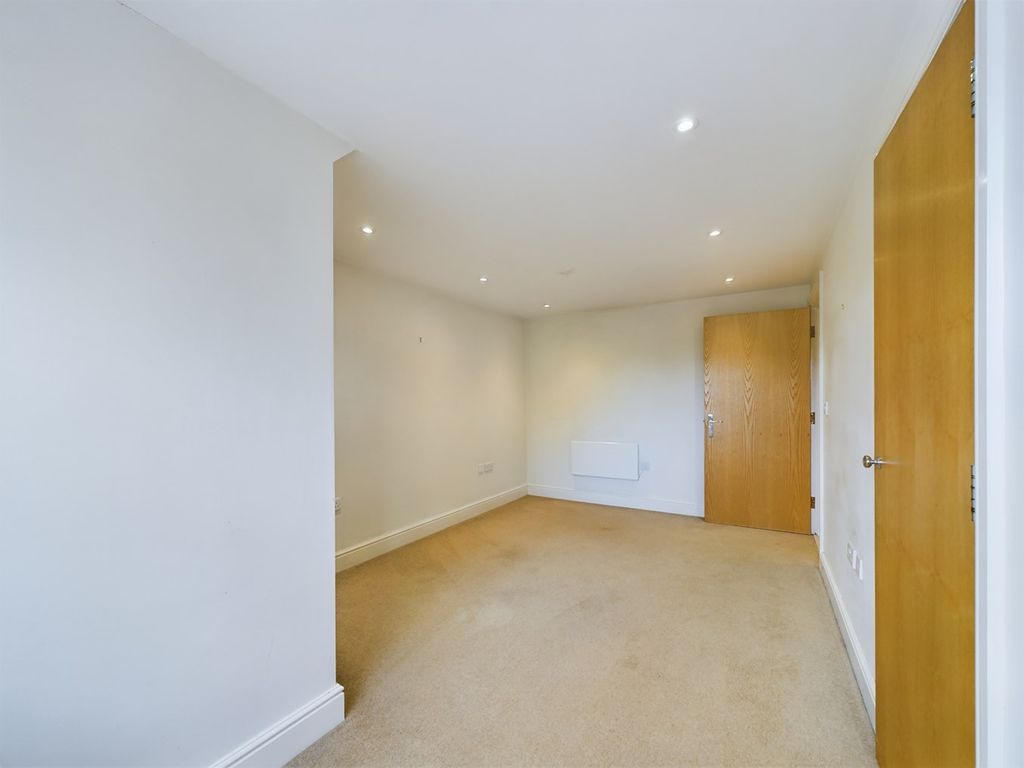 1 bed flat for sale in Bridge Street, Hitchin SG5, £200,000