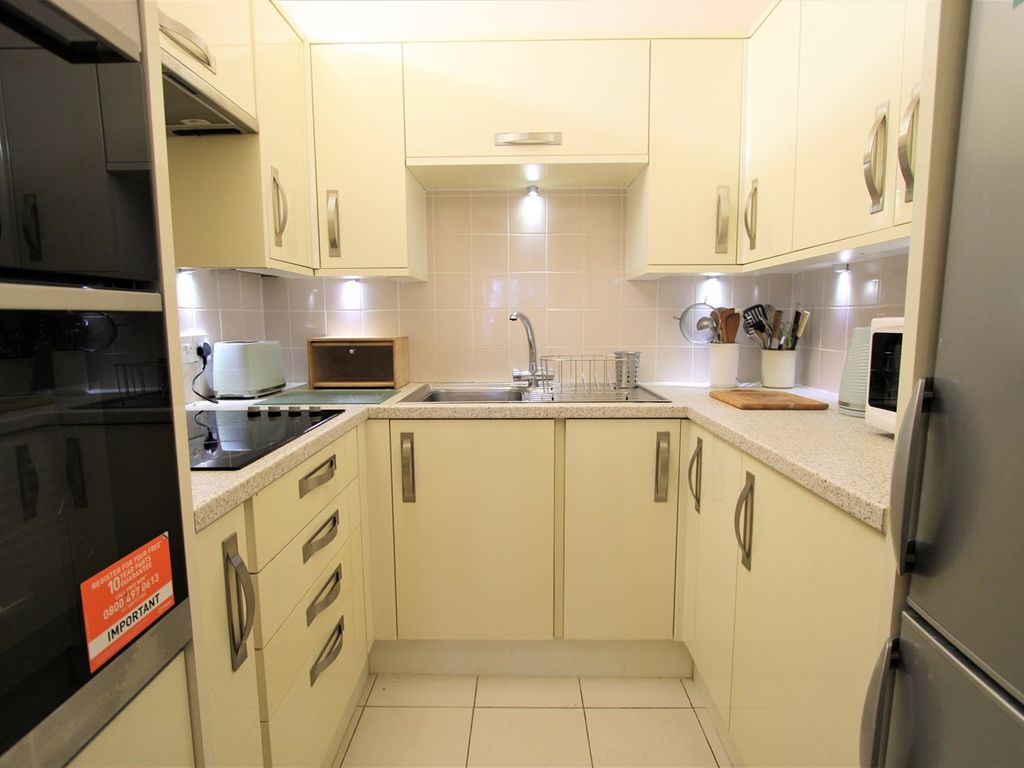 1 bed flat for sale in Kingsbury Avenue, Bolton, Bolton BL1, £120,000