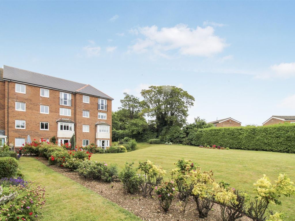 1 bed flat for sale in Lyndhurst Court, Hunstanton PE36, £90,000