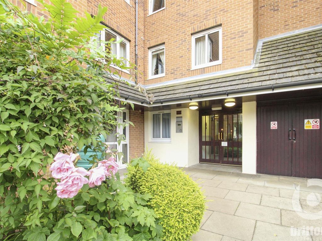 1 bed flat for sale in Lyndhurst Court, Hunstanton PE36, £90,000