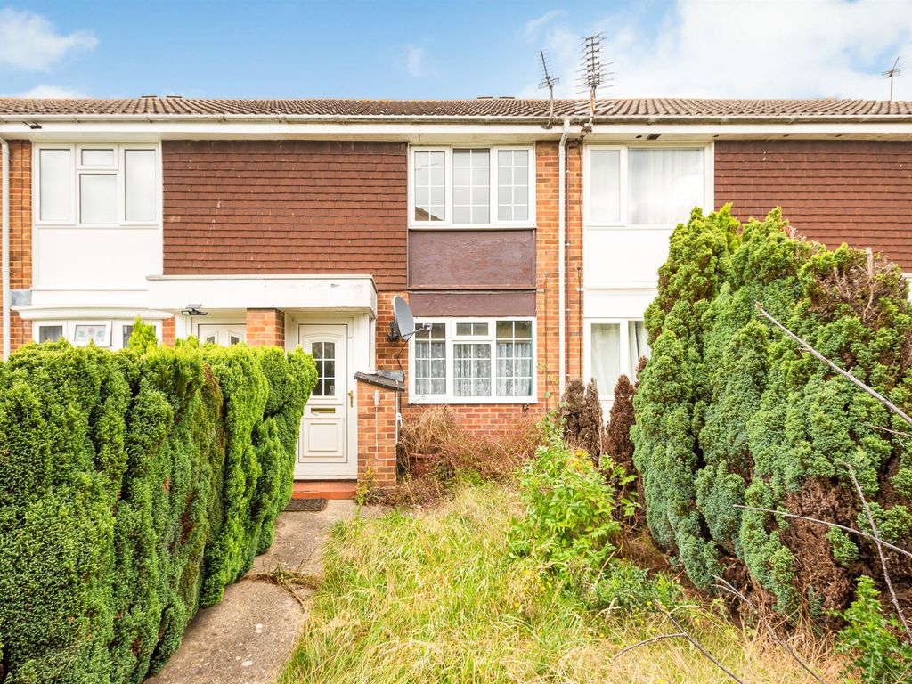 2 bed terraced house for sale in Rowland Way, Aylesbury HP19, £270,000