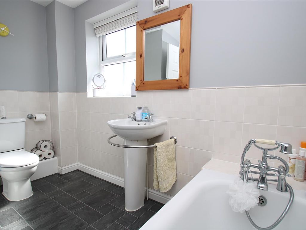 3 bed property for sale in County Way, Trowbridge BA14, £264,500