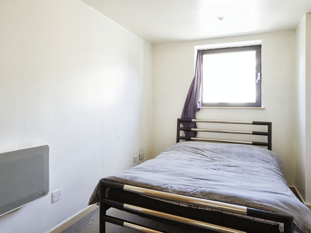 2 bed flat for sale in Market Street, Bradford, West Yorkshire BD1, £50,000