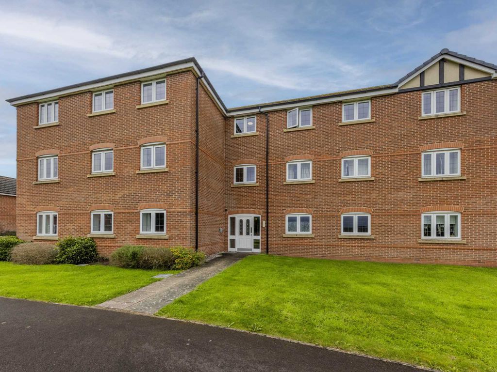 2 bed flat for sale in Galingale View, Newcastle Under Lyme ST5, £110,000