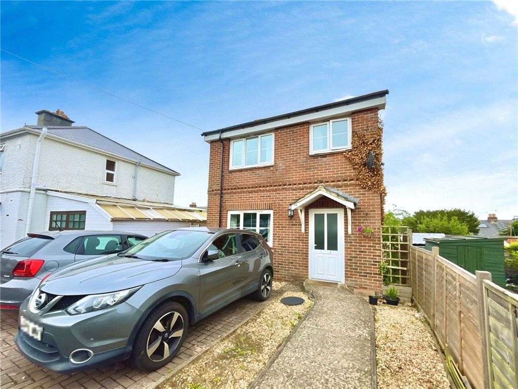 3 bed detached house for sale in Albany Road, Newport, Isle Of Wight PO30, £300,000