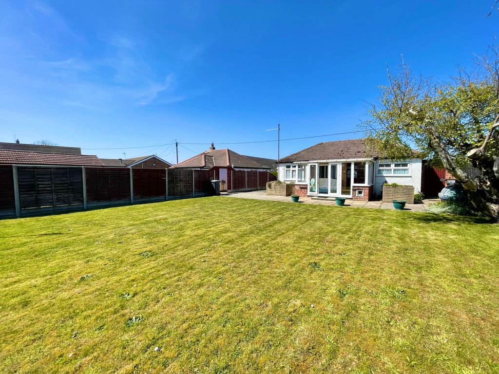 2 bed detached bungalow for sale in Fakes Road, Hemsby, Great Yarmouth NR29, £190,000