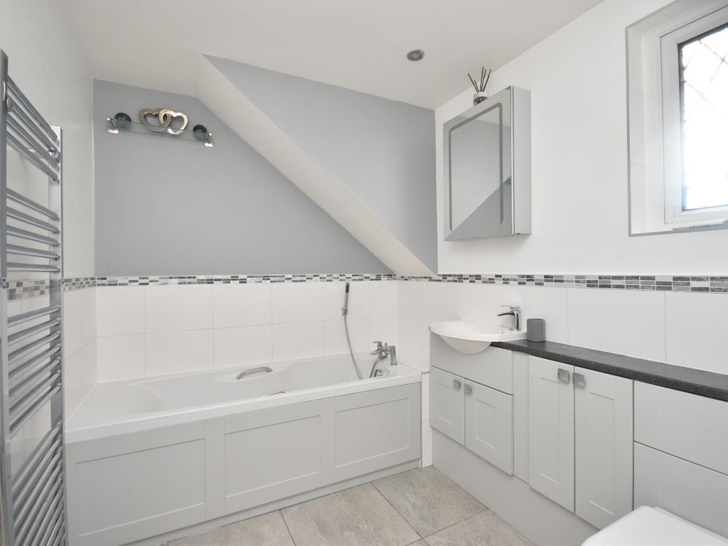 1 bed terraced house for sale in Old School Court, Hockliffe LU7, £225,000