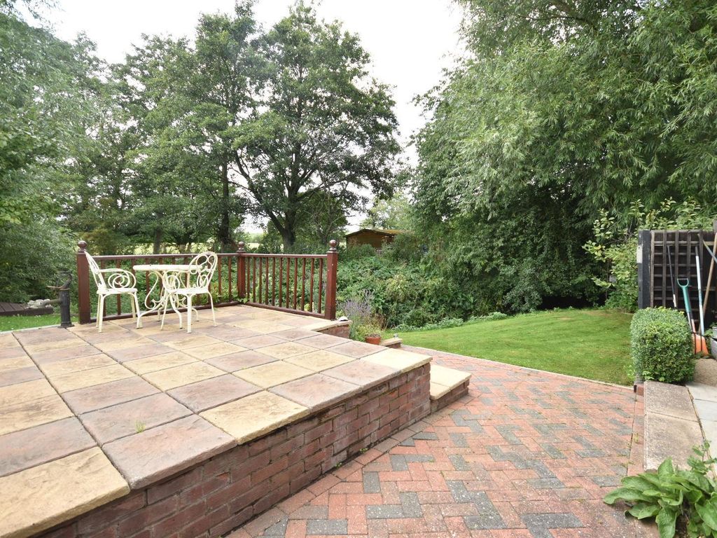 1 bed terraced house for sale in Old School Court, Hockliffe LU7, £225,000