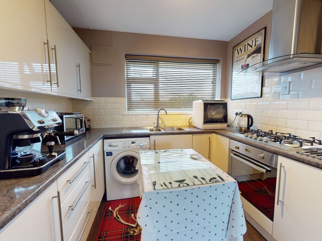 2 bed flat for sale in Sterling Court, Cheltenham GL51, £160,000
