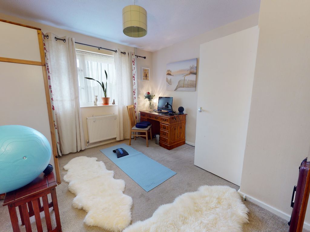 2 bed flat for sale in Sterling Court, Cheltenham GL51, £160,000