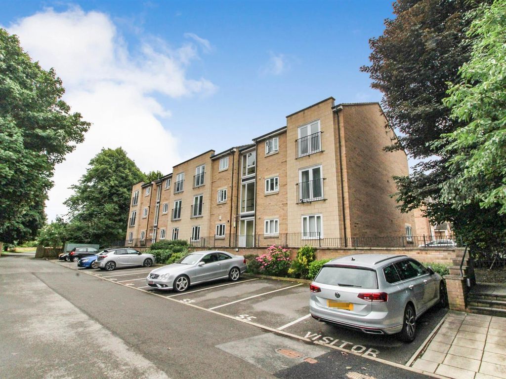 2 bed flat for sale in Crag View, Bradford BD10, £97,500