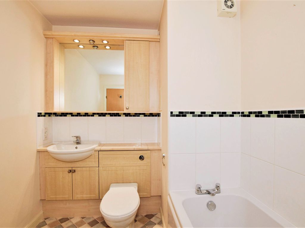 2 bed flat for sale in Cleeve Park, Perth PH1, £178,995