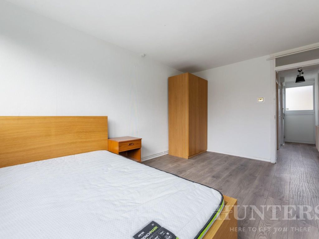 1 bed flat for sale in Newton Road, London N15, £250,000