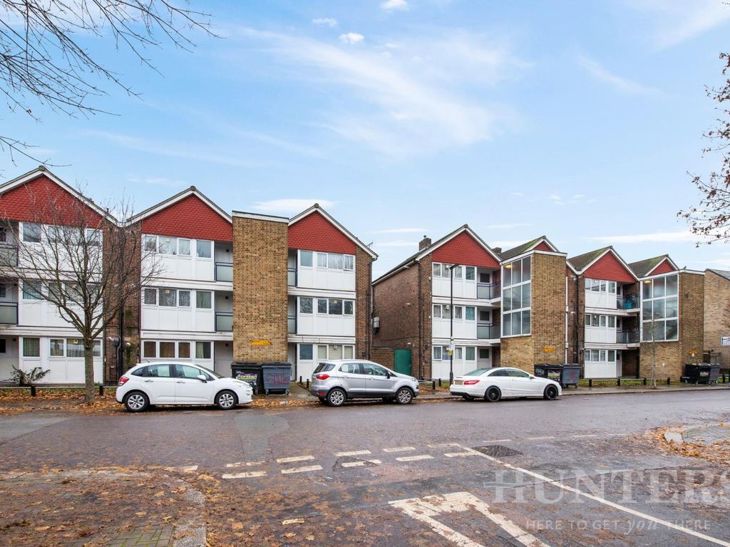 1 bed flat for sale in Newton Road, London N15, £250,000