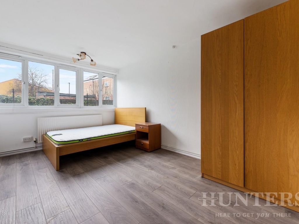 1 bed flat for sale in Newton Road, London N15, £250,000