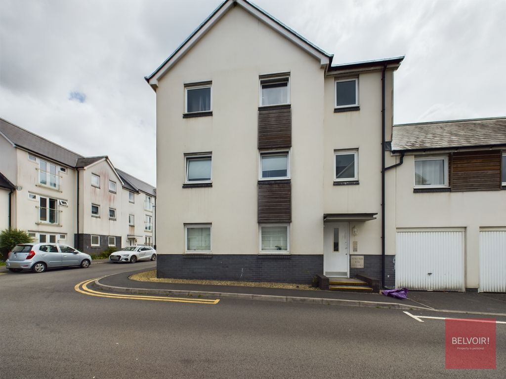 2 bed flat for sale in Copper Quarter, Swansea SA1, £120,000