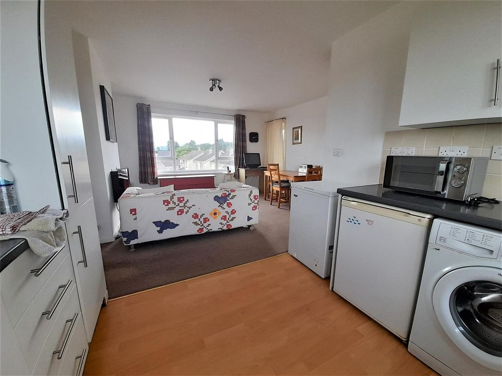 2 bed flat for sale in Long Close Avenue, Corsham SN13, £130,000