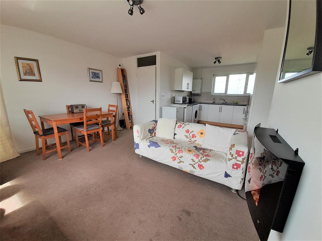 2 bed flat for sale in Long Close Avenue, Corsham SN13, £130,000