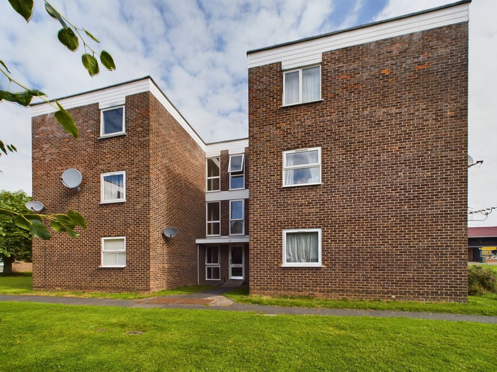 1 bed flat for sale in Crest Court, Hereford HR4, £105,000