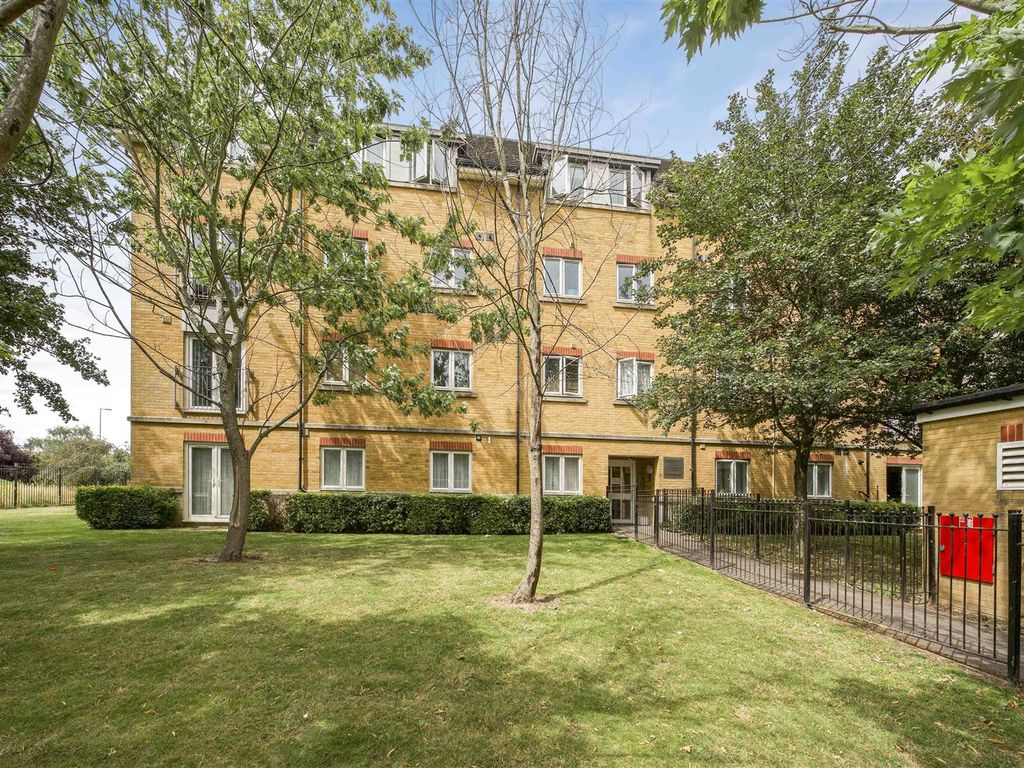 1 bed flat for sale in Wood Lane, Isleworth TW7, £87,000