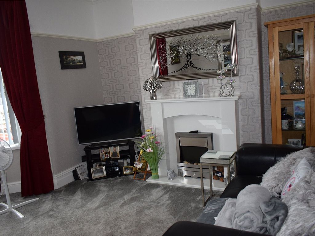 2 bed flat for sale in South Road, Porthcawl CF36, £165,000