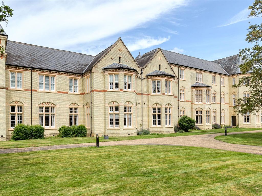 2 bed flat for sale in East Wing, Fairfield Hall, Kingsley Avenue, Fairfield SG5, £325,000
