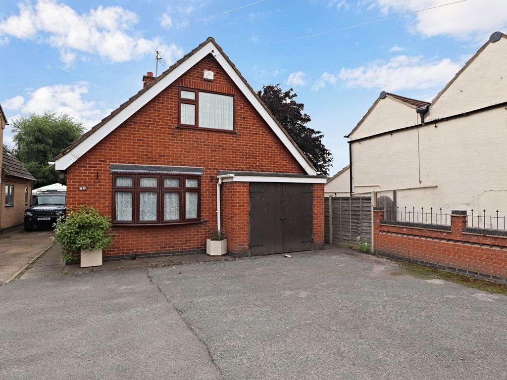 3 bed detached house for sale in Church Road, Hartshill, Nuneaton CV10, £280,000