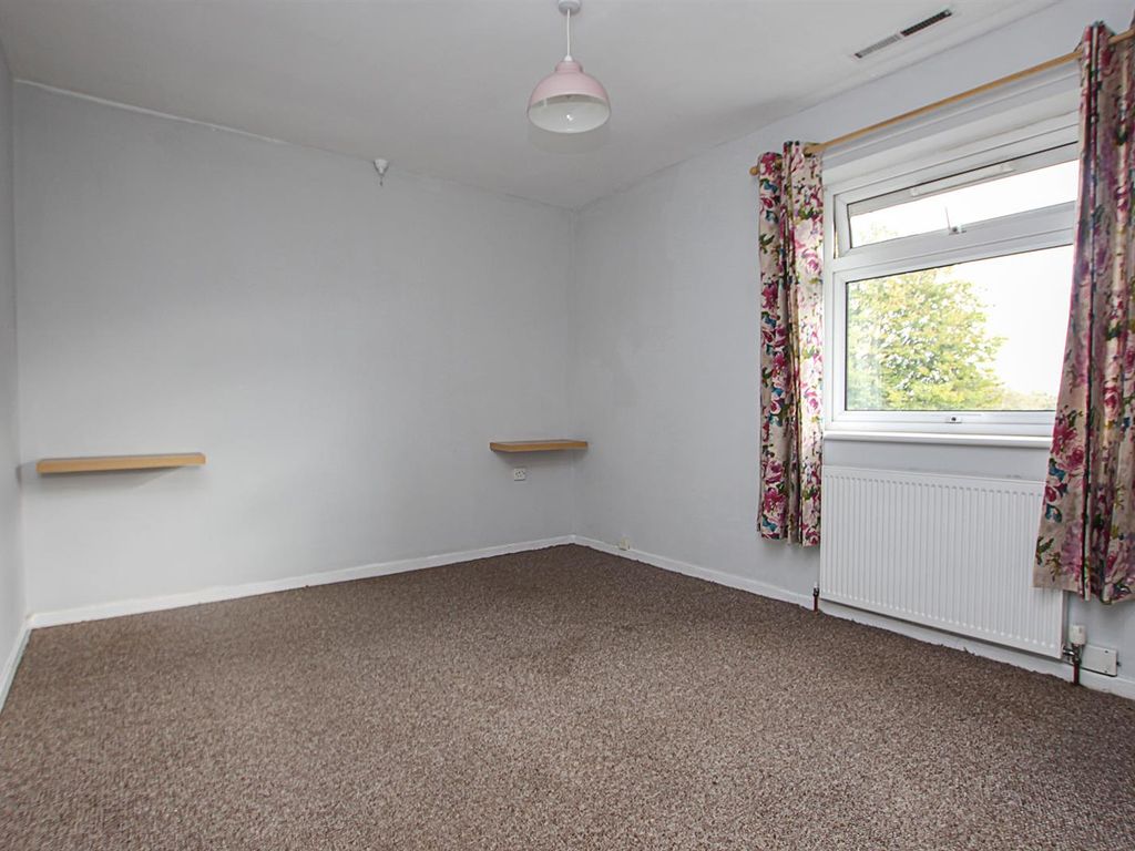 2 bed terraced house for sale in Guineas Close, Newmarket CB8, £230,000