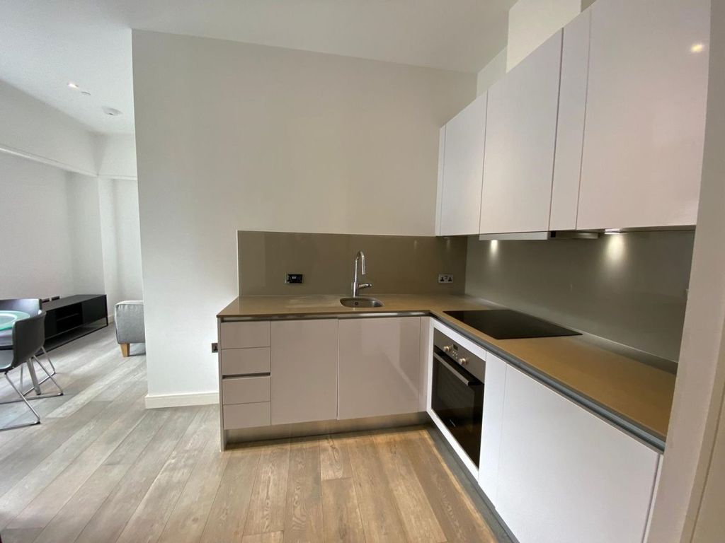 1 bed flat for sale in Wellington Street, Slough SL1, £160,000