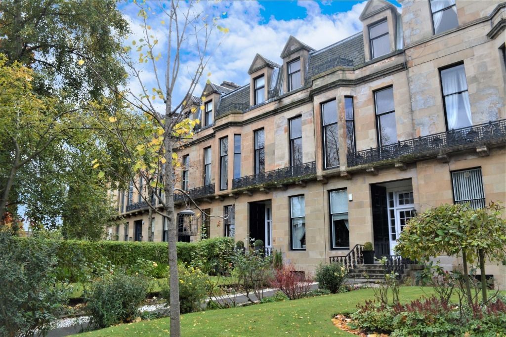 1 bed flat for sale in Beaconsfield Road, Cleveden, Glasgow G12, £239,000