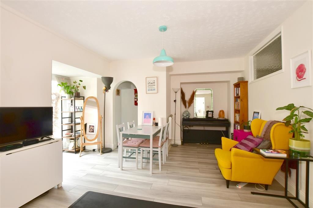 1 bed flat for sale in St. Aubyns, Hove, East Sussex BN3, £245,000