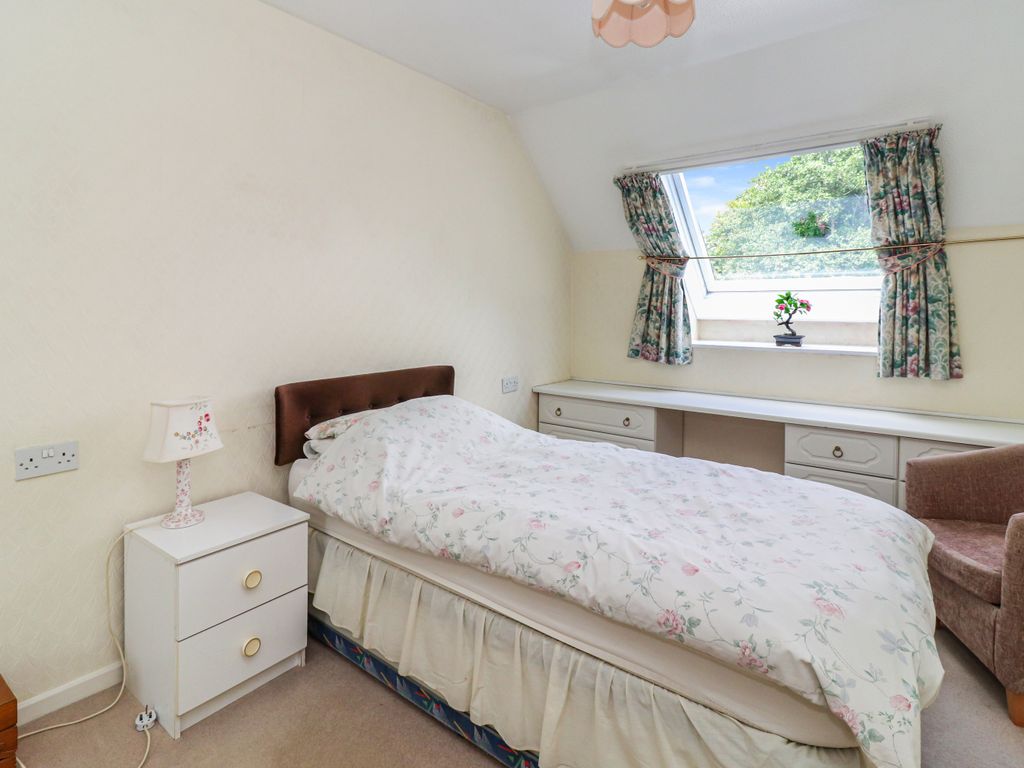 1 bed flat for sale in King George V Road, Amersham HP6, £165,000