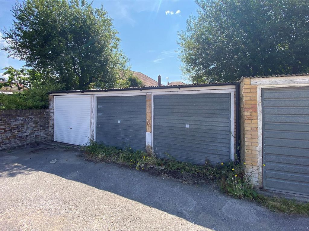 Parking/garage for sale in Frances Road, Windsor SL4, £80,000