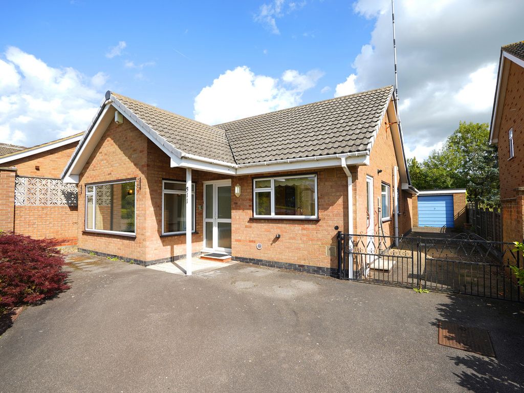 3 bed detached bungalow for sale in Dunchurch Road, Rugby CV22, £250,000