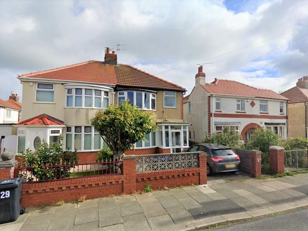 Block of flats for sale in Luton Road, Thornton-Cleveleys FY5, £125,000