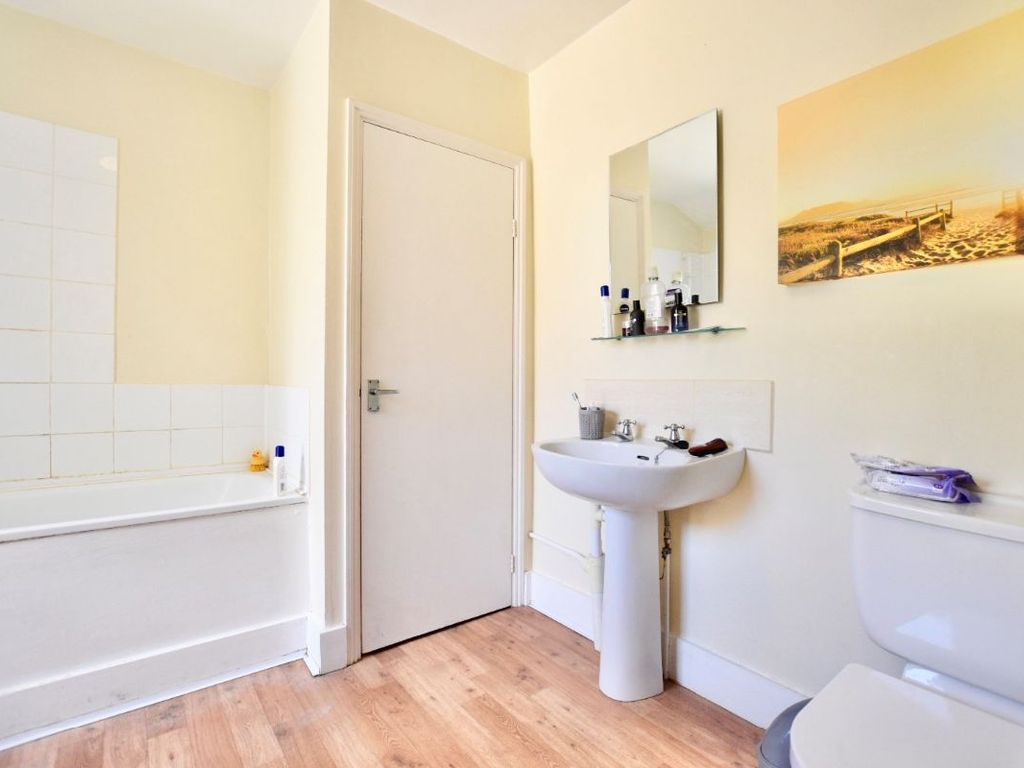 1 bed flat for sale in Atherton Road, Stratford E7, £290,000