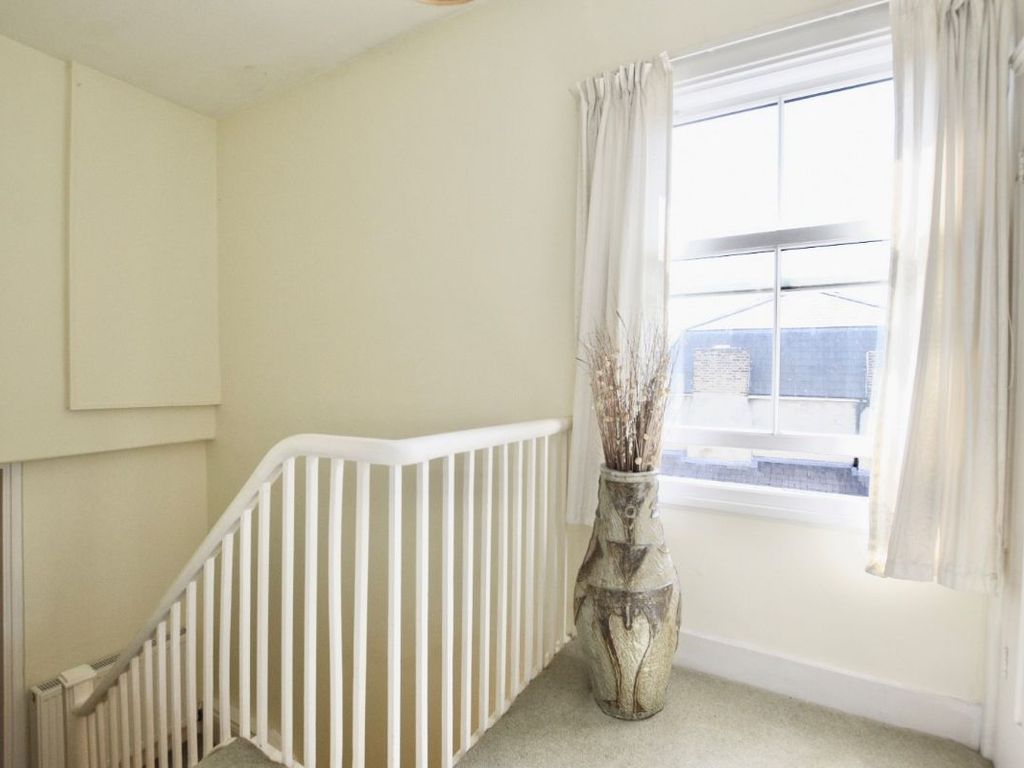 1 bed flat for sale in Atherton Road, Stratford E7, £290,000