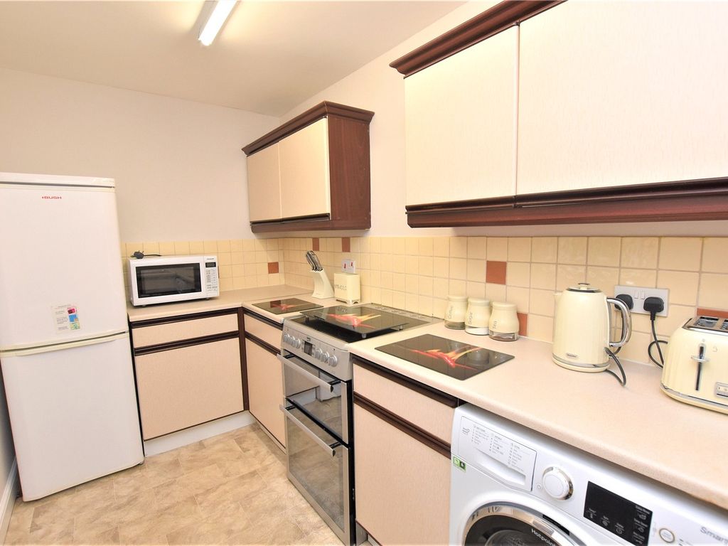 1 bed flat for sale in Flat 8, Orchard Court, Orchard Lane, Guiseley, Leeds, West Yorkshire LS20, £115,000