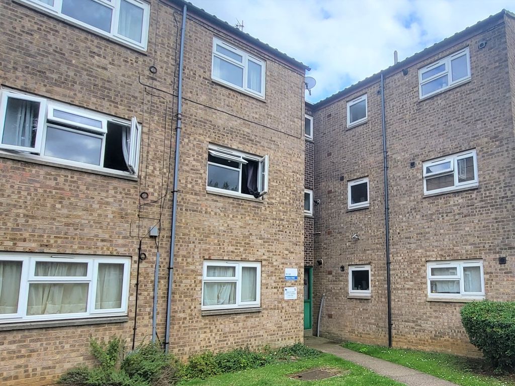 1 bed flat for sale in Clipston Walk, Peterborough PE3, £100,000