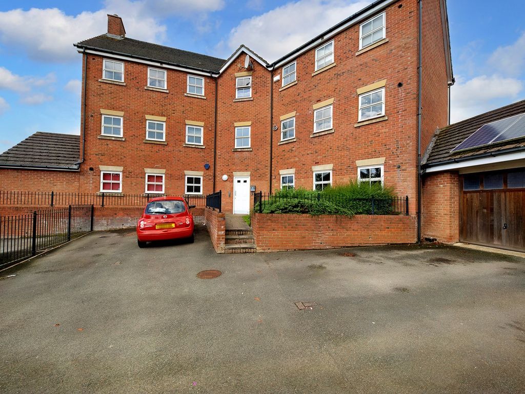 2 bed flat for sale in Ickworth Close, Daventry NN11, £140,000