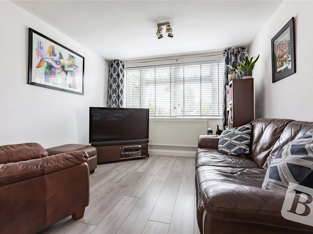 1 bed flat for sale in Great Knightleys, Basildon, Essex SS15, £170,000