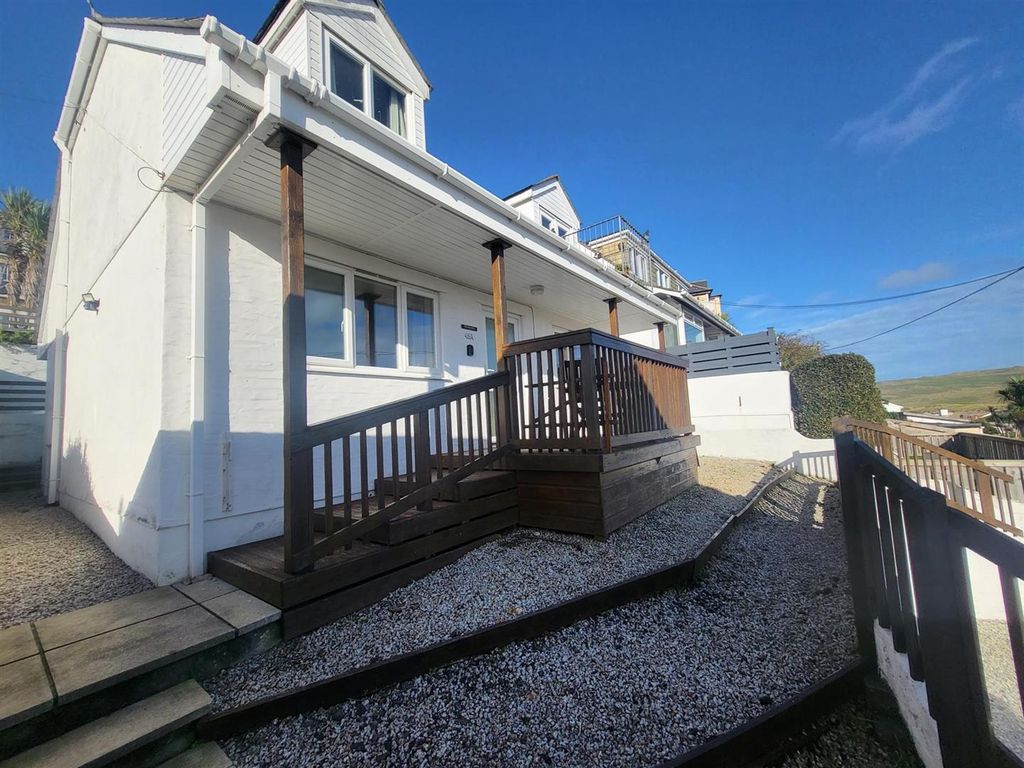 2 bed flat for sale in Tywarnhayle Road, Perranporth TR6, £250,000