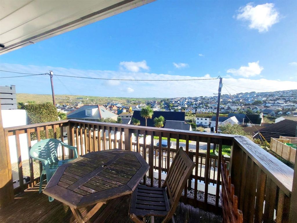 2 bed flat for sale in Tywarnhayle Road, Perranporth TR6, £250,000