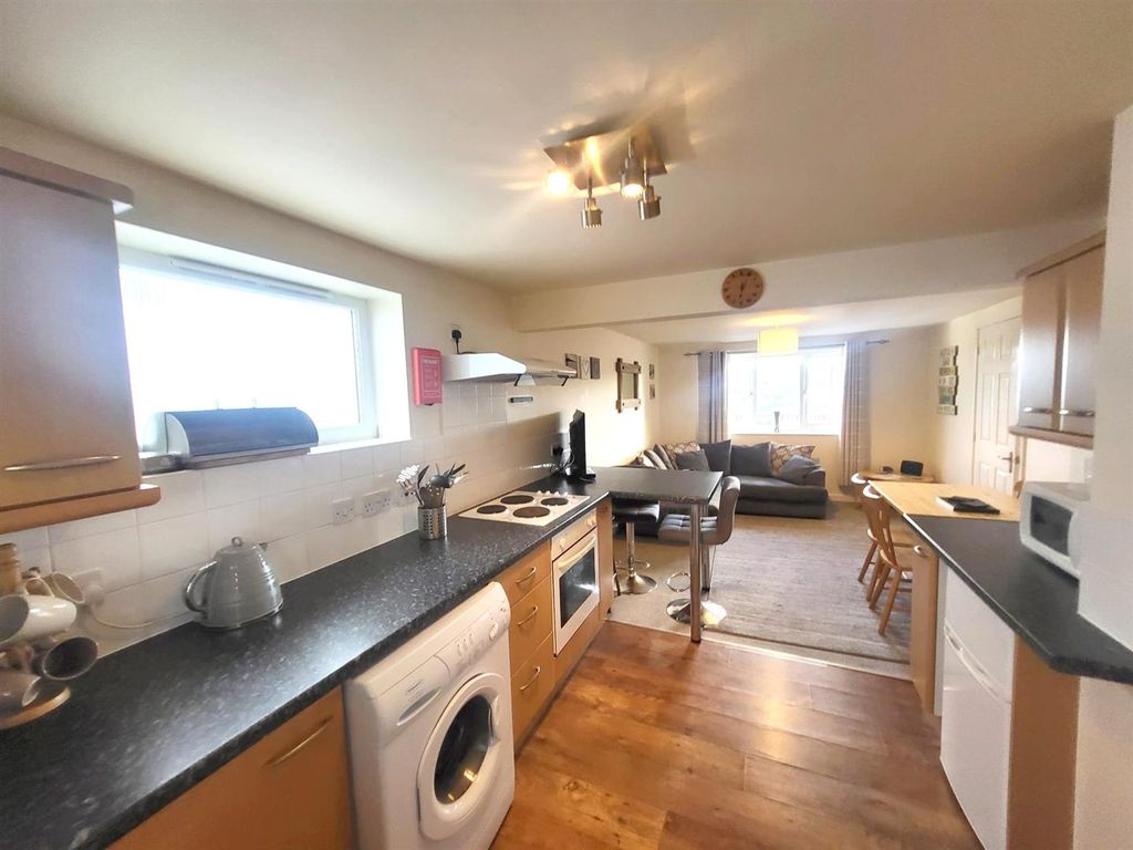 2 bed flat for sale in Tywarnhayle Road, Perranporth TR6, £250,000