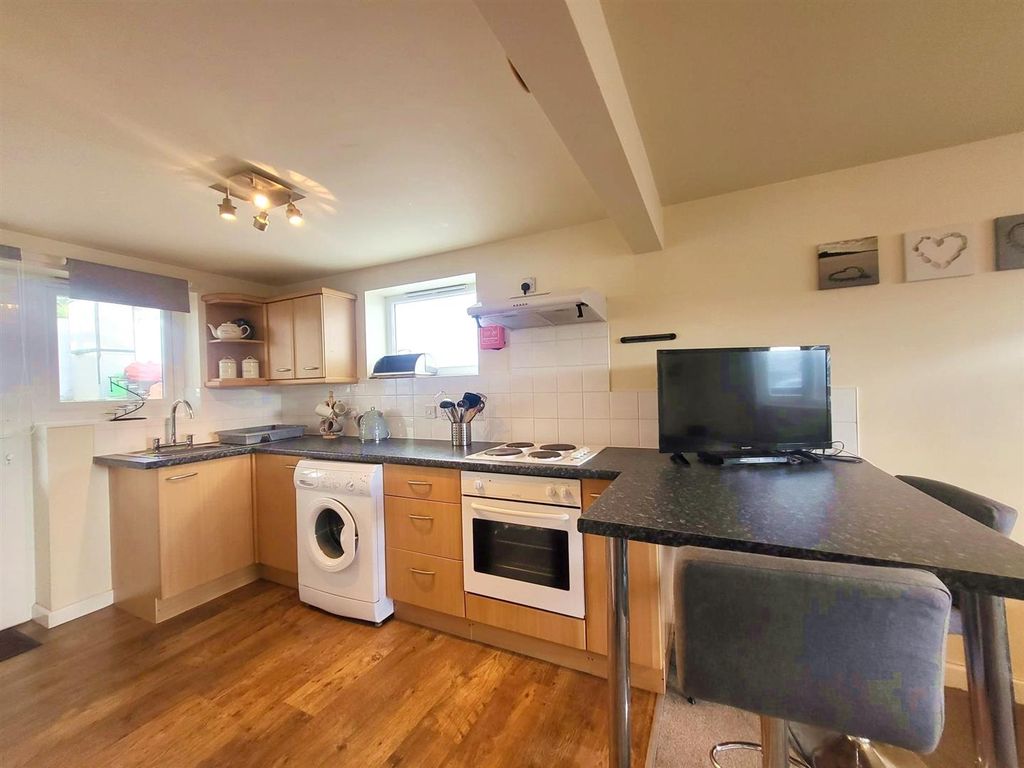 2 bed flat for sale in Tywarnhayle Road, Perranporth TR6, £250,000