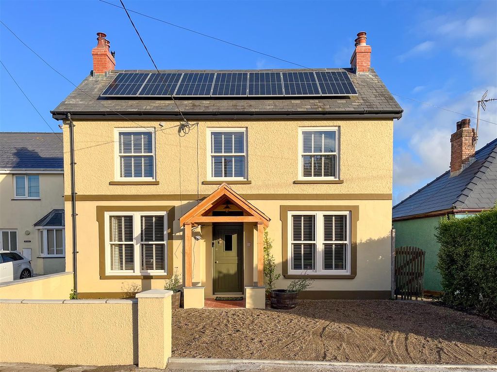 3 bed detached house for sale in Tiers Cross, Haverfordwest SA62, £275,000