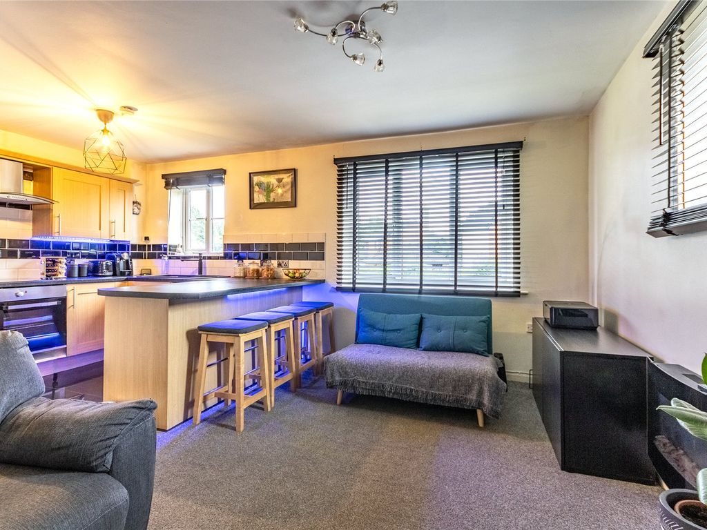2 bed flat for sale in Ridge Green, Shaw, Swindon, Wiltshire SN5, £165,000