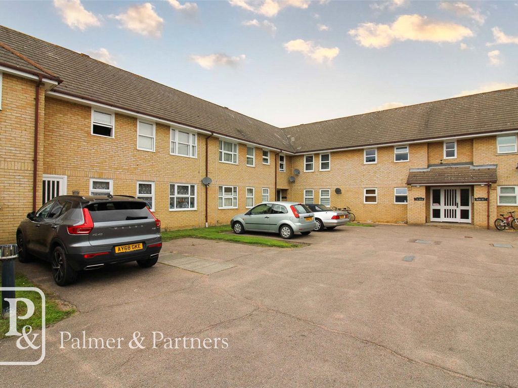 2 bed flat for sale in Hanbury Gardens, Highwoods, Colchester, Essex CO4, £170,000