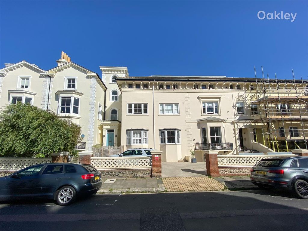 1 bed flat for sale in Albany Villas, Hove BN3, £300,000