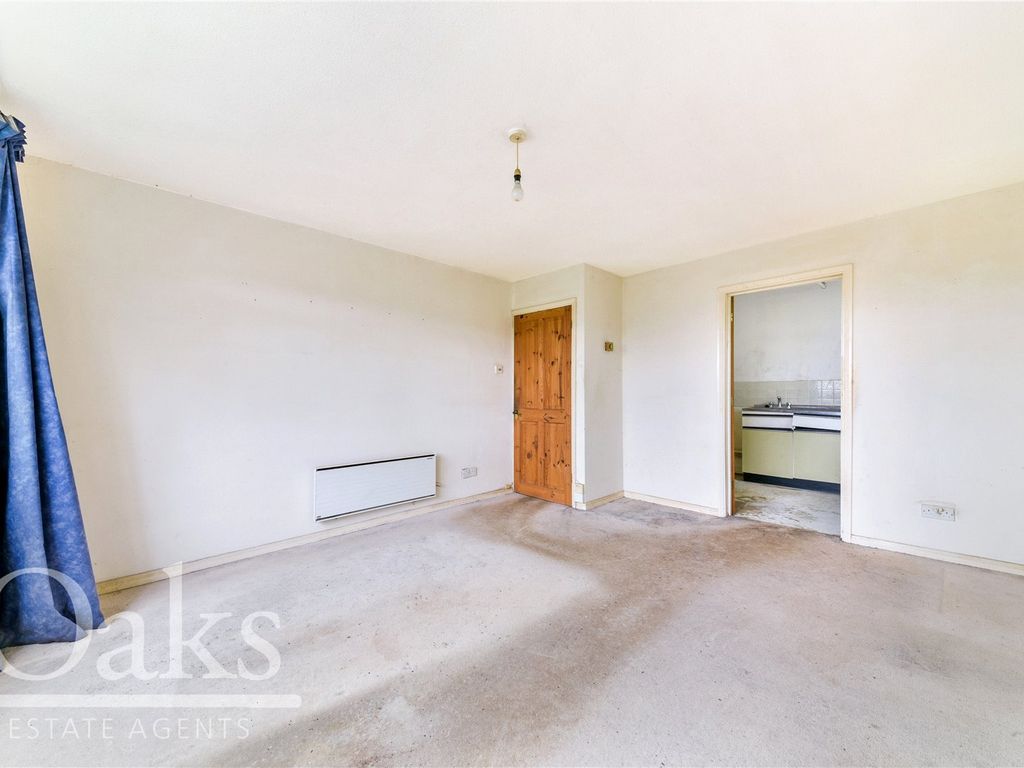 1 bed flat for sale in Holmesdale Road, London SE25, £140,000